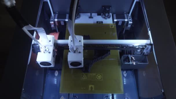 Impresora 3D impresión de plástico ABS, fabricación de diseño, cnc, máquina, producción de modelos, tecnología led iluminación — Vídeo de stock