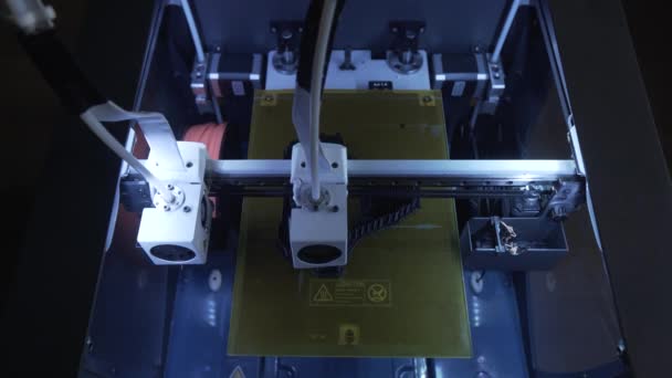 Impresora 3D impresión de plástico ABS, fabricación de diseño, cnc, máquina, producción de modelos, tecnología led iluminación — Vídeos de Stock