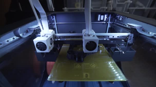 Impresora 3D impresión de plástico ABS, fabricación de diseño, cnc, máquina, producción de modelos, tecnología led iluminación — Vídeo de stock