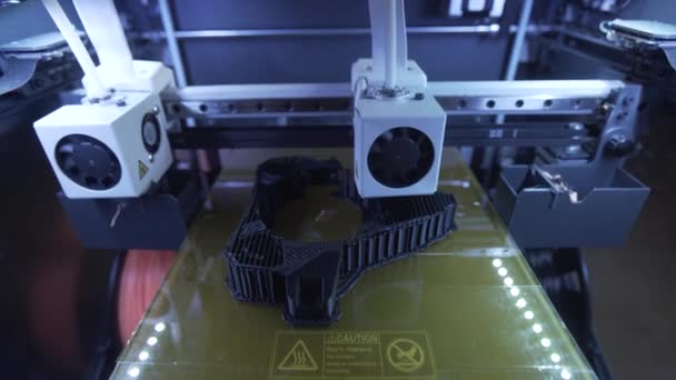 Impressão plástica do ABS da impressora 3D, fabricação do projeto, cnc, máquina, produção do modelo, iluminação conduzida tecnologia — Vídeo de Stock