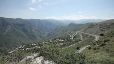 Yollar ve Ermenistan gökyüzü, seyahat, peyzaj, arka plan, turizm, dağ, panorama doğada