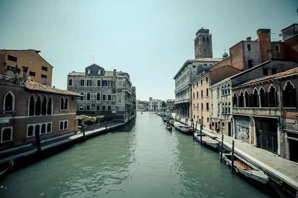 Water roads and Gondola in Venice city, Venezia architecture, and canals in Italy, cityscape, historic europe, landmark — Stock Photo, Image