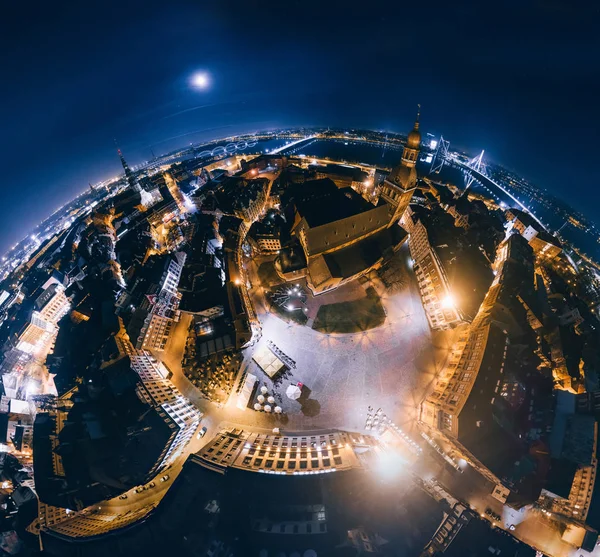 Old Riga Night Planet. Puente de carreteras en la ciudad de Riga 360 VR Drone imagen para la realidad virtual — Foto de Stock