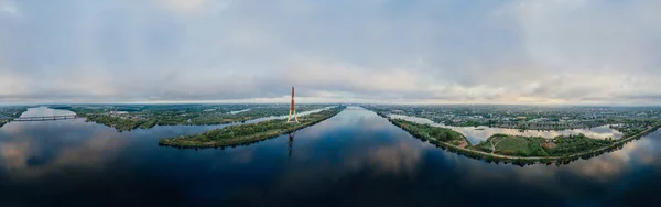 Torre de TV Sphere Planet. Ponte e casas na cidade de Riga, Letónia 360 VR Drone picture for Virtual reality, Panorama — Fotografia de Stock