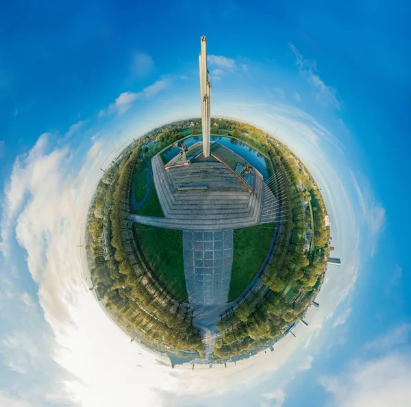 Monumento vitorioso na cidade de Riga 360 VR Drone picture for Virtual reality, Panorama — Fotografia de Stock