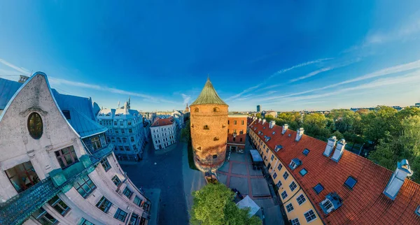 Riga City starego miasta czerwonej wieży drone 360 okularów vr — Zdjęcie stockowe