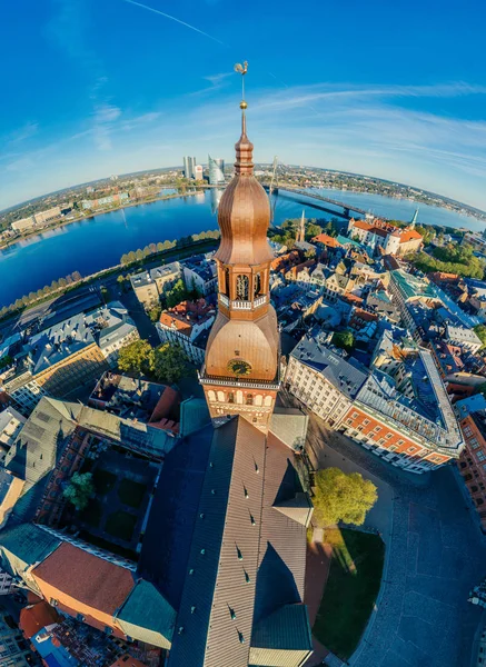 Riga şehir Dome Kilisesi eski kasaba anıt dron 360 vr görünümü — Stok fotoğraf