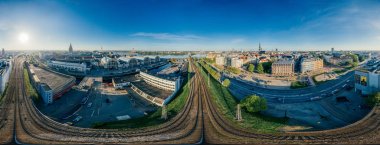 City Riga raylı yollar ve trenler dron küre 360 vr görünümü