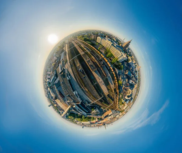 Riga stadstrein wegen en treinen drone gebied van 360 vr weergave — Stockfoto