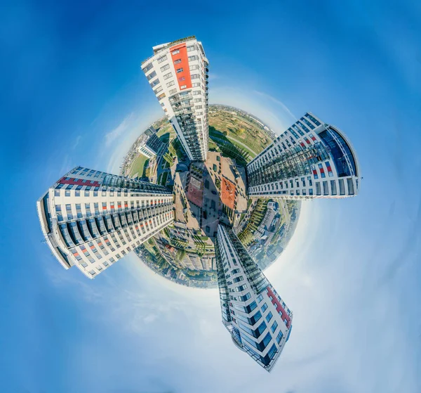 Viviendas en Riga ciudad 360 VR Drone foto para Realidad Virtual, Panorama, Esfera — Foto de Stock