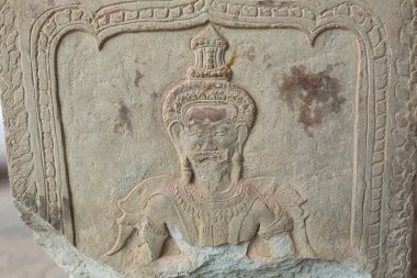 Agkor Wat tapınağının duvarlarında Kamboçya duvarları ve mağara resimleri var.