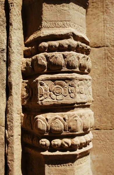 Agkor Wat tapınağının duvarlarında Kamboçya duvarları ve mağara resimleri var. — Stok fotoğraf