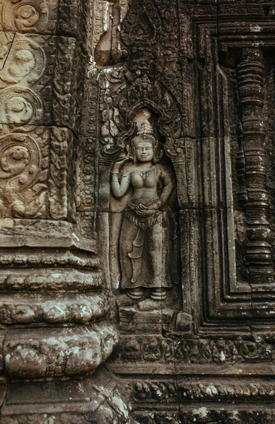 Murais conscientes cambojanos e pinturas rupestres nas paredes do templo de Agkor Wat — Fotografia de Stock