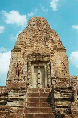 Agkor Wat tapınağının duvarlarında Kamboçya duvarları ve mağara resimleri var.