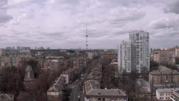 Bostäder och flervåningshus i Kiev 4k drönarflyg — Stockvideo