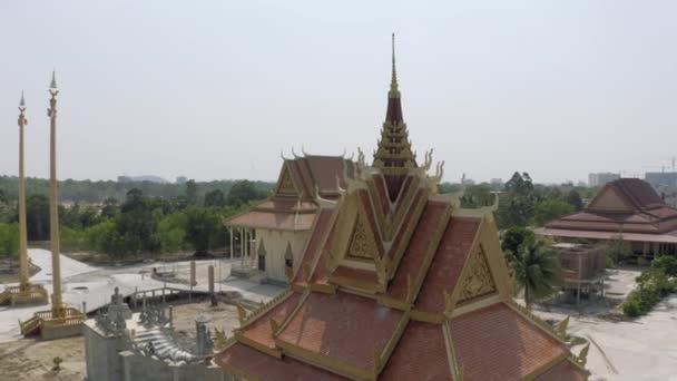 Boeddha Tempel in Cambodja Sihanoukville uitzicht vanaf de drone 4k — Stockvideo