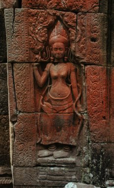 Agkor Wat tapınağının duvarlarında Kamboçya duvarları ve mağara resimleri var.