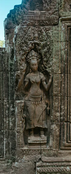 Murales ácidos camboyanos y pinturas rupestres en las paredes del templo de Agkor Wat — Foto de Stock