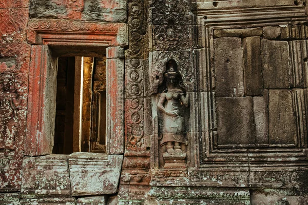 Peintures murales à l'acide cambodgien et peintures rupestres sur les murs du temple Agkor Wat — Photo