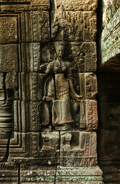 Murais conscientes cambojanos e pinturas rupestres nas paredes do templo de Agkor Wat — Fotografia de Stock