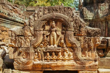 Agkor Wat tapınağının duvarlarında Kamboçya duvarları ve mağara resimleri var.