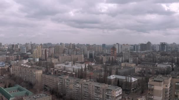 Casas de estar e bloco de apartamentos em Kiev 4K voo Drone — Vídeo de Stock