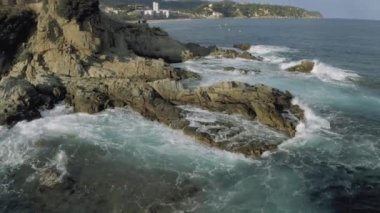 Lloret de Mar Akdeniz 'de yaz ayında İspanya' da 4k drone uçuşu