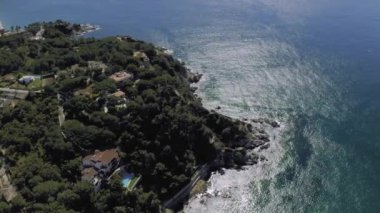 Lloret de Mar Akdeniz 'de yaz ayında İspanya' da 4k drone uçuşu