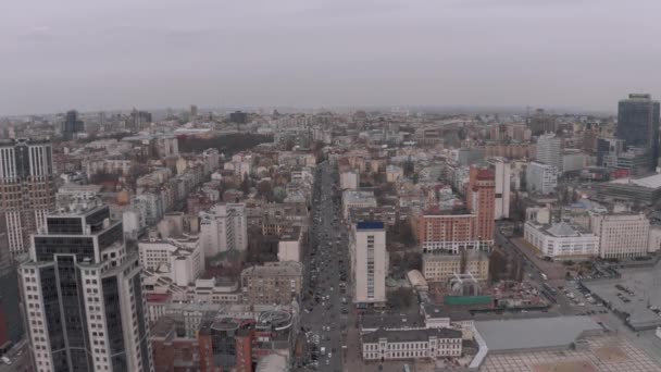 Vivienda y bloque de pisos en Kiev vuelo 4K Drone — Vídeos de Stock