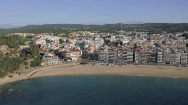 Lloret de Mar no Mar Mediterrâneo no verão Espanha voo drone 4K — Vídeo de Stock