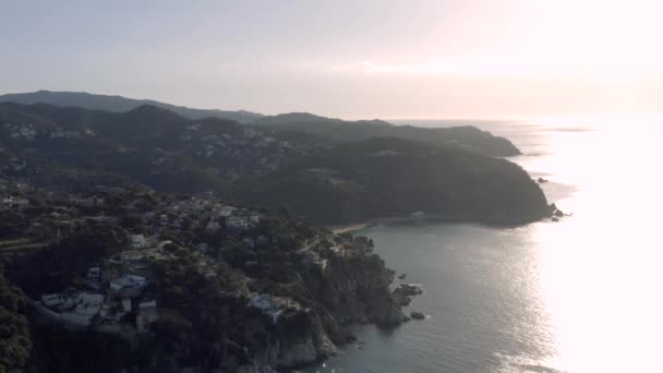 Lloret de Mar no Mar Mediterrâneo no verão Espanha voo drone 4K — Vídeo de Stock