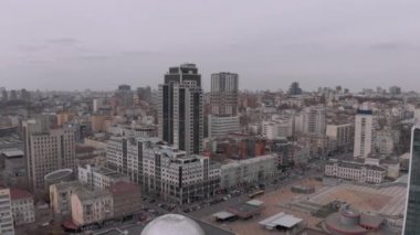 Kiev 4k İHA uçuşunda Yaşayan Evler ve Apartmanlar Bloğu