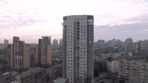 Casas de estar e bloco de apartamentos em Kiev 4K voo Drone — Vídeo de Stock