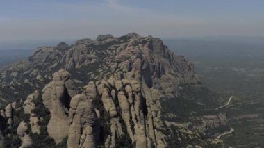 İspanya 'daki Montserrat Dağları Barselona şehri yakınlarında Drone vuruldu