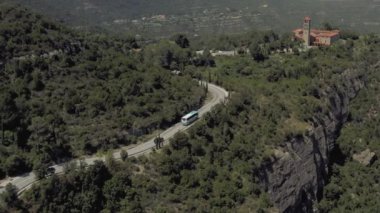 Barselona yakınlarındaki Montserrat İspanya Dağları 'nda bir yol.