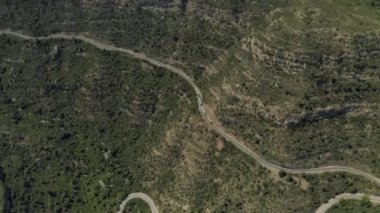 Barselona yakınlarındaki Montserrat İspanya Dağları 'nda bir yol.