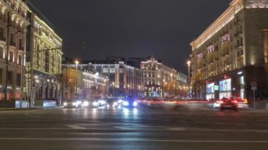 Moskova Şehri Trafik Zamanı Gece Vaktinde Otomobiller