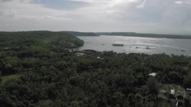 Nusa Penida Adası. Bali insansız hava aracı yakınlarında güzel bir doğa. 4k.