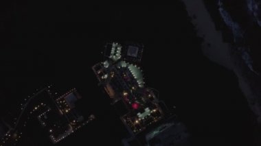 Bali Omnia kulübü Uluwatu gece uçuşu