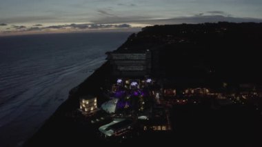 Bali Omnia kulübü Uluwatu gece uçuşu