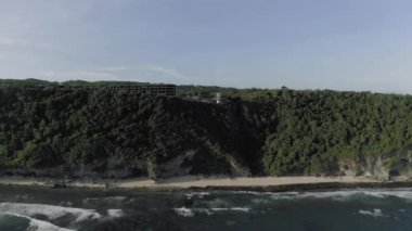 Uluwatu gündüz insansız hava aracı 4K 'daki Bali Omnia Kulübü.