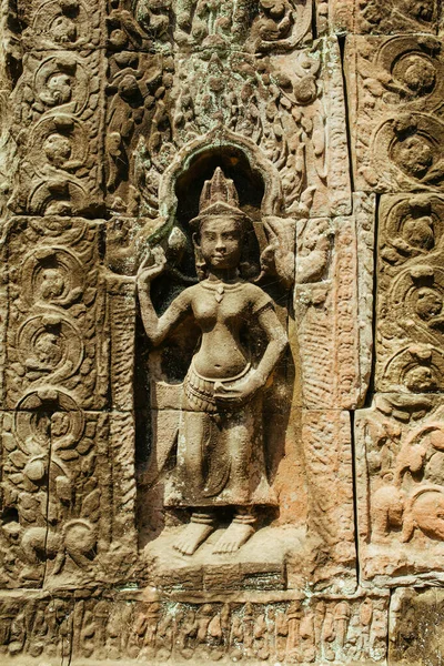 Murais conscientes cambojanos e pinturas rupestres nas paredes do templo de Agkor Wat — Fotografia de Stock