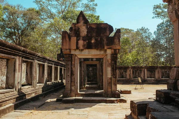 Kamboçya 'daki Angkor Wat Tapınağı Asya' daki Siem Reap şehri yakınlarında. — Stok fotoğraf