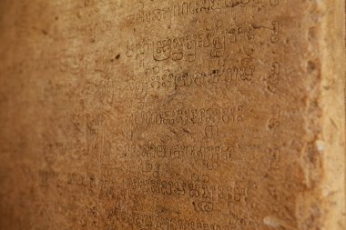 Angkor Wat Tapınağındaki Khmer uygarlığının antik mağara yazıtları.