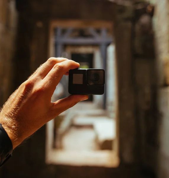 Selfie con cámara de acción en Angkor Wat Temple en Camboya —  Fotos de Stock