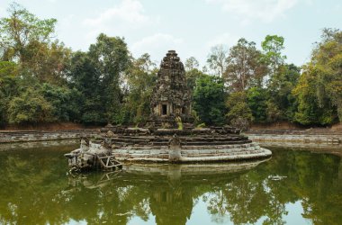 Kamboçya 'daki Angkor Wat Tapınağı Asya' daki Siem Reap şehri yakınlarında.