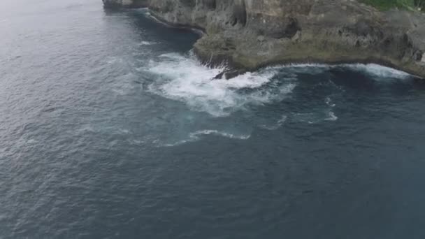 Broken Beach on Nusa Penida Island in Indonesia near Bali drone shot 4K — Stock Video