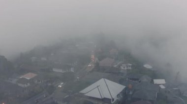 Bali Adası 'ndaki Sis Yolu' nda İHA 4K ateşlendi.