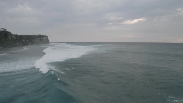 Sunset Ocean y Bali Island 4K Vuelo con dron — Vídeo de stock
