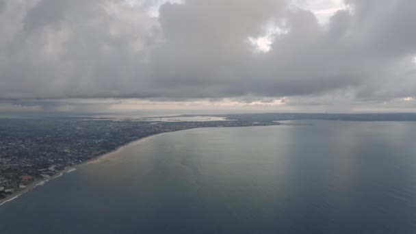 Океанські хвилі і Балі-Айленд 4k Дроне постріли — стокове відео